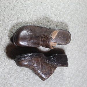 Beautiful BOC Size 10M Brown Mules